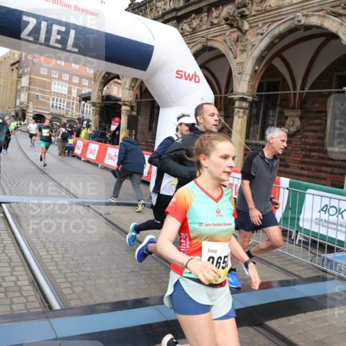 05.10.2025 - 20. swb-Marathon Bremen Yannick Fuchs http://msf.ph/oto/9249113 05.10.2025 10:53:12 Ziel 9187, 9650, 9918, 10064, 10128, 10539, 10779, 11259, 11300, 11398, 11411, 11450, 11722 meine-sportfotos.de