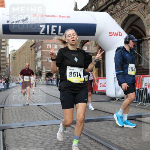 05.10.2025 - 20. swb-Marathon Bremen Yannick Fuchs http://msf.ph/oto/9249115 05.10.2025 10:44:14 Ziel 9614, 9919, 10351, 10649, 10652, 10780, 11316, 11503, 11645 meine-sportfotos.de