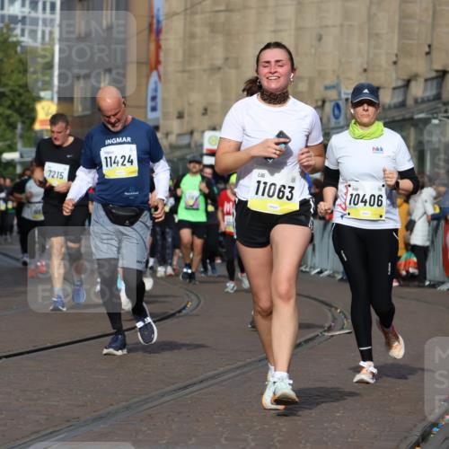 05.10.2025 - 20. swb-Marathon Bremen Strokosch-Dieckow http://msf.ph/oto/9249125 05.10.2025 11:00:15 Ziel 7177, 9495, 9672, 10345, 10406, 10492, 10889, 10919, 10985, 11050, 11063, 11263, 11424, 11699, 11713 meine-sportfotos.de
