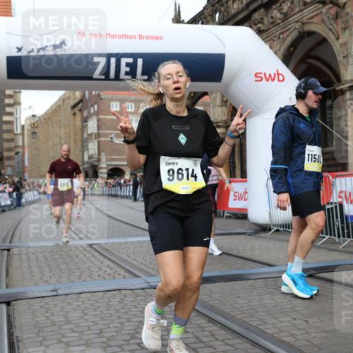 05.10.2025 - 20. swb-Marathon Bremen Yannick Fuchs http://msf.ph/oto/9249127 05.10.2025 10:44:14 Ziel 9614, 9919, 10351, 10649, 10652, 10780, 11316, 11503, 11645 meine-sportfotos.de