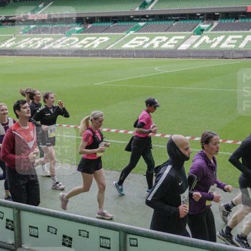 05.10.2025 - 20. swb-Marathon Bremen Michael Burmester http://msf.ph/oto/9249138 05.10.2025 10:39:35 Laufen im Stadion 7199, 7654, 7779, 7788, 7789, 7979, 8123, 9002, 9180, 9186, 9220, 9224, 9225, 9228, 9286, 9315, 9324, 9325, 9398, 9419, 9515, 9523, 9610, 9628, 9644, 9661, 9662, 9668, 9713, 9765, 9780, 9786, 9850, 9901, 9908, 9927, 9944, 9998, 10018, 10021, 10025, 10157, 10185, 10192, 10207, 10238, 10255, 10258, 10289, 10371, 10374, 10422, 10426, 10451, 10462, 10498, 10531, 10551, 10557, 10567, 10587, 10597, 10603, 10604, 10734, 10749, 9182, 9184, 9229, 9269, 9300, 9379, 9394 meine-sportfotos.de