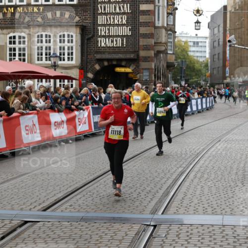 05.10.2025 - 20. swb-Marathon Bremen Yannick Fuchs http://msf.ph/oto/9249143 05.10.2025 11:13:06 Ziel 10041, 11118 meine-sportfotos.de