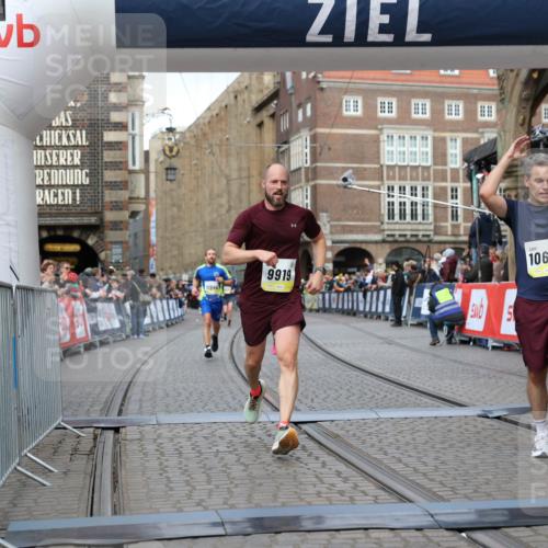 05.10.2025 - 20. swb-Marathon Bremen Yannick Fuchs http://msf.ph/oto/9249146 05.10.2025 10:44:15 Ziel 9614, 9919, 10351, 10649, 10652, 10780, 11316, 11503, 11645, 11648 meine-sportfotos.de