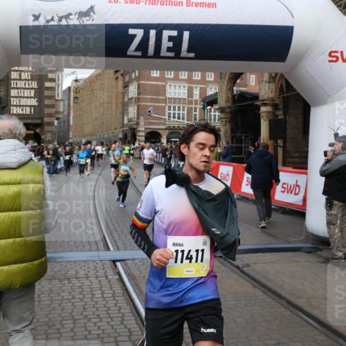05.10.2025 - 20. swb-Marathon Bremen Yannick Fuchs http://msf.ph/oto/9249147 05.10.2025 10:53:13 Ziel 9187, 9650, 9703, 9918, 10064, 10128, 10539, 11259, 11300, 11398, 11411, 11450, 11722 meine-sportfotos.de