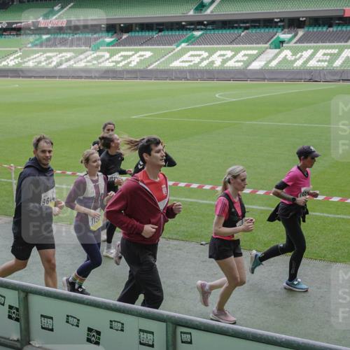 05.10.2025 - 20. swb-Marathon Bremen Michael Burmester http://msf.ph/oto/9249157 05.10.2025 10:39:36 Laufen im Stadion 7199, 7654, 7779, 7788, 7789, 7979, 8123, 9002, 9180, 9186, 9220, 9224, 9225, 9228, 9286, 9315, 9324, 9325, 9419, 9515, 9523, 9610, 9628, 9644, 9661, 9662, 9668, 9713, 9765, 9780, 9786, 9850, 9901, 9908, 9927, 9944, 9998, 10018, 10021, 10025, 10157, 10185, 10192, 10207, 10238, 10255, 10258, 10289, 10371, 10374, 10422, 10426, 10451, 10462, 10498, 10531, 10551, 10557, 10567, 10587, 10597, 10603, 10604, 10749, 9182, 9184, 9229, 9269, 9300, 9324, 9379, 9394 meine-sportfotos.de