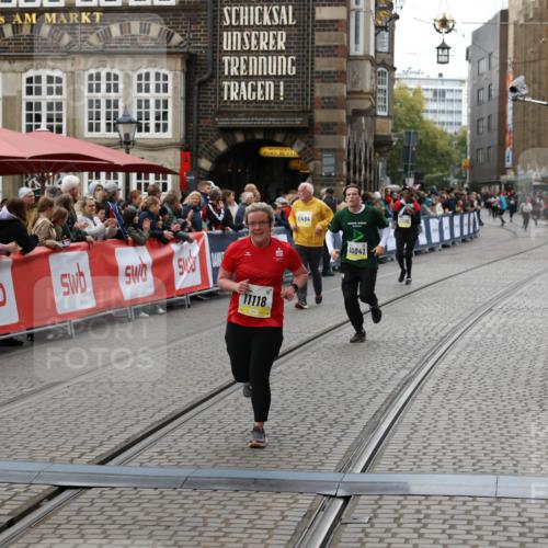 05.10.2025 - 20. swb-Marathon Bremen Yannick Fuchs http://msf.ph/oto/9249164 05.10.2025 11:13:06 Ziel 10041, 11118 meine-sportfotos.de