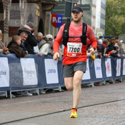 05.10.2025 - 20. swb-Marathon Bremen Strokosch-Dieckow http://msf.ph/oto/9249190 05.10.2025 12:47:25 Ziel 999, 1249, 1700, 9046 meine-sportfotos.de