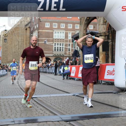 05.10.2025 - 20. swb-Marathon Bremen Yannick Fuchs http://msf.ph/oto/9249191 05.10.2025 10:44:15 Ziel 9614, 9919, 10351, 10649, 10652, 10780, 11316, 11503, 11645, 11648 meine-sportfotos.de
