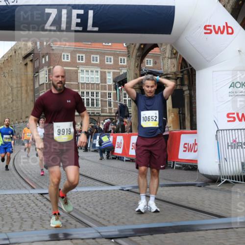 05.10.2025 - 20. swb-Marathon Bremen Yannick Fuchs http://msf.ph/oto/9249211 05.10.2025 10:44:16 Ziel 9614, 9919, 10348, 10351, 10649, 10652, 10780, 11316, 11503, 11645, 11648 meine-sportfotos.de