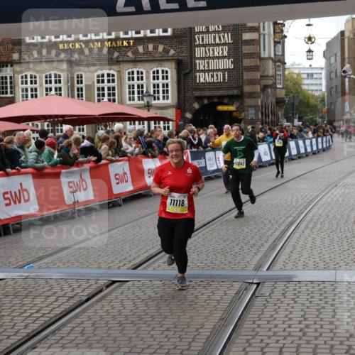 05.10.2025 - 20. swb-Marathon Bremen Yannick Fuchs http://msf.ph/oto/9249212 05.10.2025 11:13:07 Ziel 10041, 11118 meine-sportfotos.de