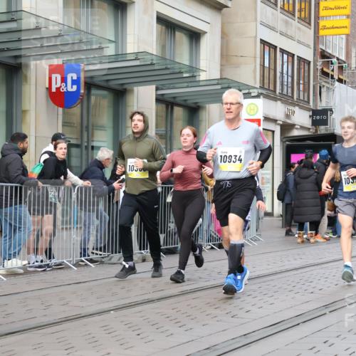 05.10.2025 - 20. swb-Marathon Bremen Strokosch-Dieckow http://msf.ph/oto/9249215 05.10.2025 10:53:12 Ziel 7193, 7251, 9238, 9263, 9461, 9464, 9539, 9569, 9717, 9868, 9934, 9957, 10020, 10057, 10302, 10310, 10317, 10335, 10369, 10468, 10642, 10655, 10906, 10925, 10934, 11046, 11174, 11175, 11246, 11545, 11616, 11716, 7193, 7251, 9238, 9263, 9461, 9464, 9539, 9569, 9717, 9868, 9934, 9957, 10020, 10057, 10302, 10310, 10317, 10335, 10369, 10468, 10642, 10655, 10906, 10925, 10934, 11046, 11174, 11246 meine-sportfotos.de
