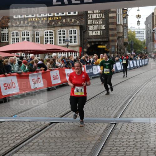 05.10.2025 - 20. swb-Marathon Bremen Yannick Fuchs http://msf.ph/oto/9249220 05.10.2025 11:13:07 Ziel 10041, 11118 meine-sportfotos.de