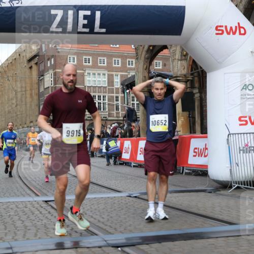 05.10.2025 - 20. swb-Marathon Bremen Yannick Fuchs http://msf.ph/oto/9249225 05.10.2025 10:44:16 Ziel 9614, 9919, 10348, 10351, 10649, 10652, 10780, 11316, 11503, 11645, 11648 meine-sportfotos.de