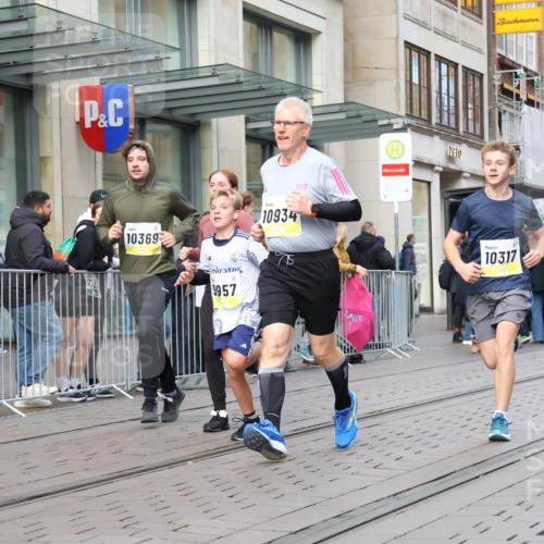 05.10.2025 - 20. swb-Marathon Bremen Strokosch-Dieckow http://msf.ph/oto/9249227 05.10.2025 10:53:12 Ziel 7193, 7251, 9238, 9263, 9461, 9464, 9539, 9569, 9717, 9868, 9934, 9957, 10020, 10057, 10302, 10310, 10317, 10335, 10369, 10468, 10642, 10655, 10906, 10925, 10934, 11046, 11174, 11175, 11246, 11545, 11616, 11716, 7193, 7251, 9238, 9263, 9461, 9464, 9539, 9569, 9717, 9868, 9934, 9957, 10020, 10057, 10302, 10310, 10317, 10335, 10369, 10468, 10642, 10655, 10906, 10925, 10934, 11046, 11174, 11246 meine-sportfotos.de