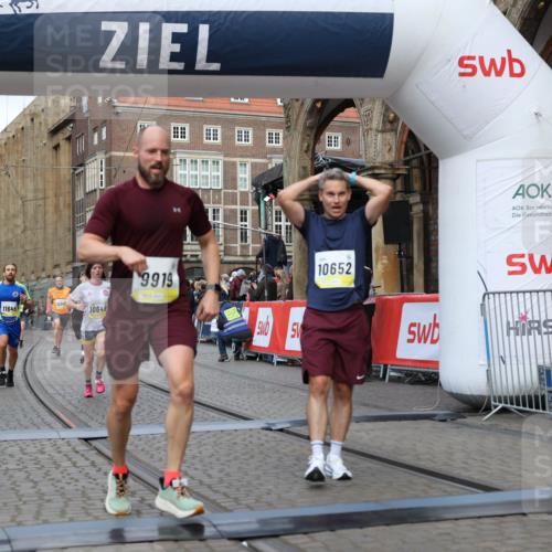 05.10.2025 - 20. swb-Marathon Bremen Yannick Fuchs http://msf.ph/oto/9249233 05.10.2025 10:44:16 Ziel 9614, 9919, 10348, 10351, 10649, 10652, 10780, 11316, 11503, 11645, 11648 meine-sportfotos.de