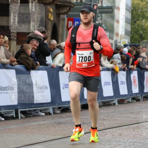 05.10.2025 - 20. swb-Marathon Bremen Strokosch-Dieckow http://msf.ph/oto/9249234 05.10.2025 12:47:25 Ziel 999, 1249, 1700, 9046 meine-sportfotos.de