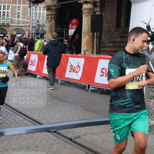 05.10.2025 - 20. swb-Marathon Bremen Yannick Fuchs http://msf.ph/oto/9249249 05.10.2025 10:53:14 Ziel 9650, 9703, 10064, 10128, 10349, 10466, 10539, 11259, 11300, 11398, 11411, 11450 meine-sportfotos.de