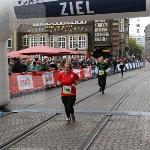 05.10.2025 - 20. swb-Marathon Bremen Yannick Fuchs http://msf.ph/oto/9249253 05.10.2025 11:13:07 Ziel 10041, 11118 meine-sportfotos.de