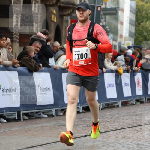 05.10.2025 - 20. swb-Marathon Bremen Strokosch-Dieckow http://msf.ph/oto/9249257 05.10.2025 12:47:25 Ziel 999, 1249, 1700, 9046 meine-sportfotos.de