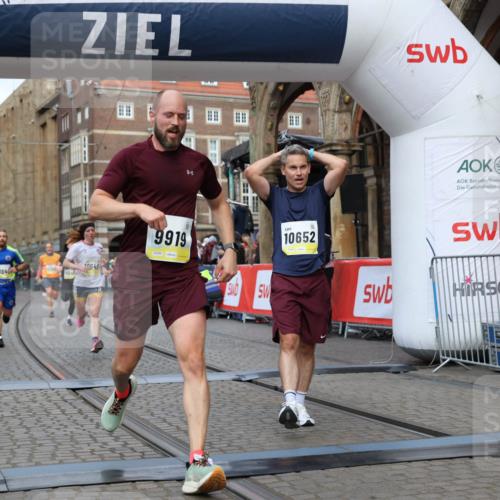 05.10.2025 - 20. swb-Marathon Bremen Yannick Fuchs http://msf.ph/oto/9249268 05.10.2025 10:44:16 Ziel 9614, 9919, 10348, 10351, 10649, 10652, 10780, 11316, 11503, 11645, 11648 meine-sportfotos.de