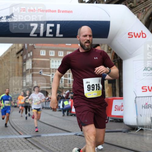 05.10.2025 - 20. swb-Marathon Bremen Yannick Fuchs http://msf.ph/oto/9249272 05.10.2025 10:44:16 Ziel 9614, 9919, 10348, 10351, 10649, 10652, 10780, 11316, 11503, 11645, 11648 meine-sportfotos.de