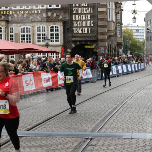 05.10.2025 - 20. swb-Marathon Bremen Yannick Fuchs http://msf.ph/oto/9249283 05.10.2025 11:13:07 Ziel 10041, 11118 meine-sportfotos.de