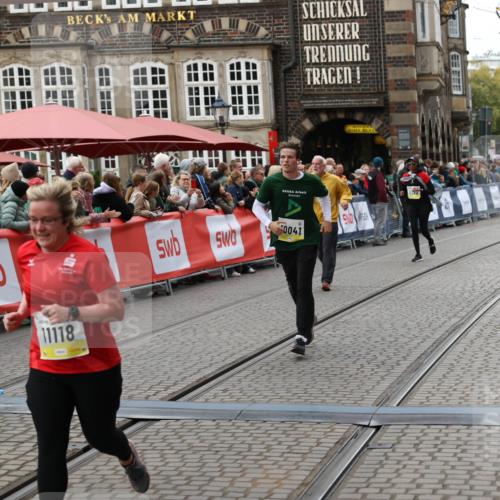 05.10.2025 - 20. swb-Marathon Bremen Yannick Fuchs http://msf.ph/oto/9249303 05.10.2025 11:13:08 Ziel 10041, 11118, 11494 meine-sportfotos.de