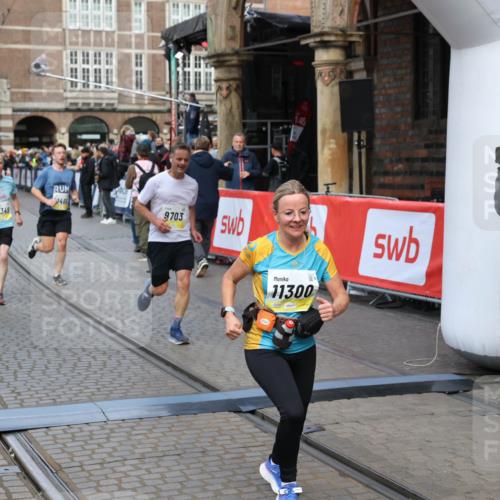05.10.2025 - 20. swb-Marathon Bremen Yannick Fuchs http://msf.ph/oto/9249305 05.10.2025 10:53:15 Ziel 9449, 9650, 9703, 10128, 10242, 10349, 10466, 10539, 11259, 11300, 11398, 11411, 11450 meine-sportfotos.de