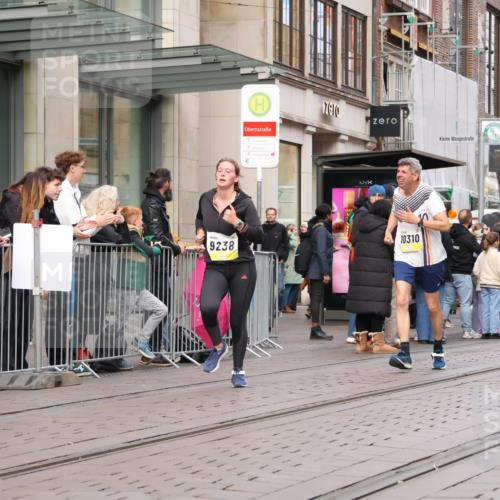 05.10.2025 - 20. swb-Marathon Bremen Strokosch-Dieckow http://msf.ph/oto/9249306 05.10.2025 10:53:16 Ziel 7193, 9238, 9461, 9464, 9494, 9569, 9717, 9868, 9934, 9957, 10020, 10057, 10302, 10310, 10335, 10369, 10416, 10468, 10642, 10655, 10906, 10925, 10934, 10966, 11046, 11141, 11246, 11383, 11545, 11616, 11716, 7193, 9238, 9461, 9464, 9494, 9569, 9717, 9868, 9934, 9957, 10020, 10057, 10302, 10310, 10335, 10369, 10416, 10468, 10642, 10655, 10906, 10925, 10934, 10966, 11046, 11141, 11246, 11383 meine-sportfotos.de