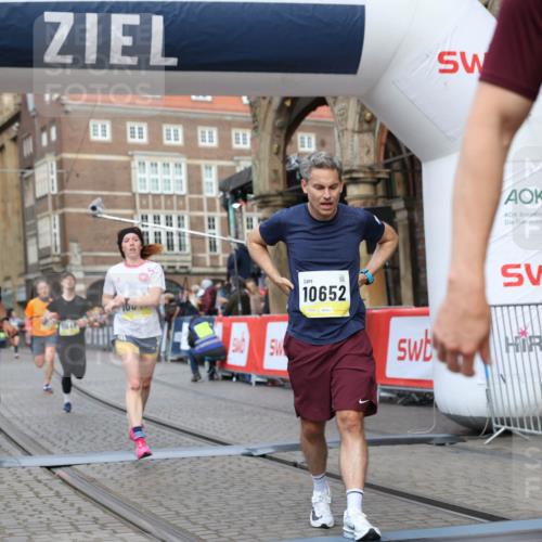 05.10.2025 - 20. swb-Marathon Bremen Yannick Fuchs http://msf.ph/oto/9249309 05.10.2025 10:44:17 Ziel 9614, 9919, 10348, 10351, 10649, 10652, 10780, 11316, 11503, 11645, 11648 meine-sportfotos.de