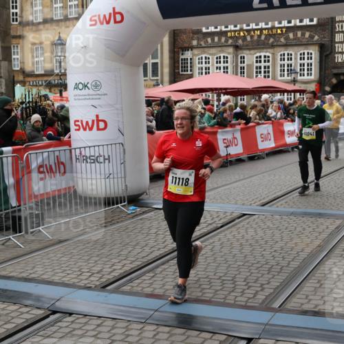05.10.2025 - 20. swb-Marathon Bremen Yannick Fuchs http://msf.ph/oto/9249314 05.10.2025 11:13:08 Ziel 10041, 11118, 11494 meine-sportfotos.de