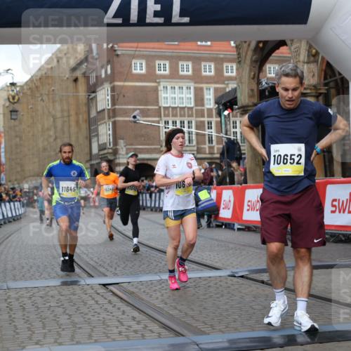 05.10.2025 - 20. swb-Marathon Bremen Yannick Fuchs http://msf.ph/oto/9249319 05.10.2025 10:44:17 Ziel 9614, 9919, 10348, 10351, 10649, 10652, 10780, 11316, 11503, 11645, 11648 meine-sportfotos.de