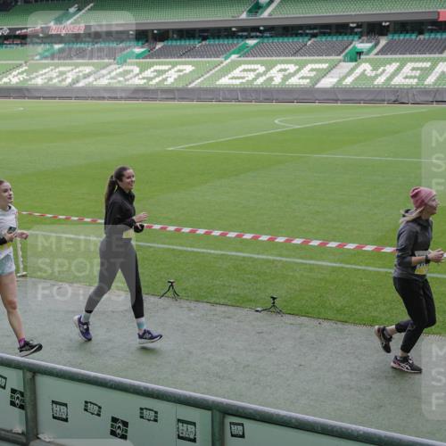 05.10.2025 - 20. swb-Marathon Bremen Michael Burmester http://msf.ph/oto/9249323 05.10.2025 10:39:41 Laufen im Stadion 7199, 7654, 7779, 7788, 7789, 7979, 9002, 9180, 9186, 9220, 9224, 9225, 9228, 9286, 9315, 9325, 9419, 9515, 9523, 9610, 9628, 9644, 9661, 9662, 9668, 9713, 9765, 9780, 9786, 9850, 9901, 9908, 9944, 9976, 9998, 10018, 10021, 10025, 10157, 10185, 10192, 10207, 10238, 10255, 10258, 10289, 10371, 10374, 10383, 10422, 10426, 10451, 10462, 10498, 10531, 10557, 10567, 10587, 10597, 10603, 10604, 10619, 10749, 9182, 9229, 9269, 9300, 9324, 9379, 9394 meine-sportfotos.de