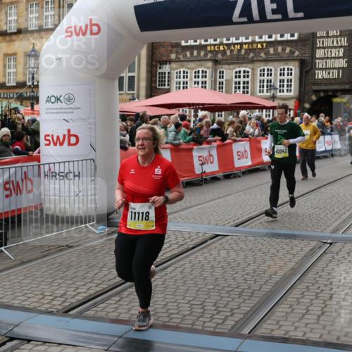 05.10.2025 - 20. swb-Marathon Bremen Yannick Fuchs http://msf.ph/oto/9249329 05.10.2025 11:13:08 Ziel 10041, 11118, 11494 meine-sportfotos.de