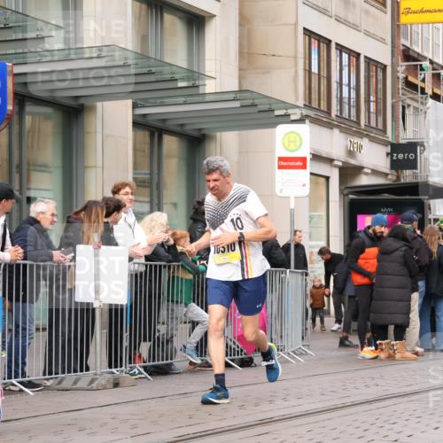 05.10.2025 - 20. swb-Marathon Bremen Strokosch-Dieckow http://msf.ph/oto/9249360 05.10.2025 10:53:18 Ziel 9238, 9461, 9464, 9494, 9569, 9934, 9957, 10020, 10302, 10310, 10335, 10369, 10416, 10468, 10642, 10655, 10906, 10925, 10934, 10966, 11046, 11141, 11246, 11383, 11545, 11616, 11716, 9238, 9461, 9464, 9494, 9569, 9934, 9957, 10020, 10302, 10310, 10335, 10369, 10416, 10468, 10642, 10655, 10906, 10925, 10934, 10966, 11046, 11141, 11246, 11383 meine-sportfotos.de