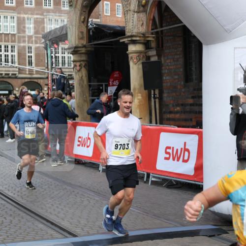 05.10.2025 - 20. swb-Marathon Bremen Yannick Fuchs http://msf.ph/oto/9249363 05.10.2025 10:53:16 Ziel 9449, 9650, 9703, 9834, 10128, 10242, 10349, 10460, 10466, 10539, 11259, 11300, 11398, 11411 meine-sportfotos.de