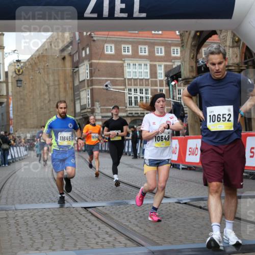 05.10.2025 - 20. swb-Marathon Bremen Yannick Fuchs http://msf.ph/oto/9249377 05.10.2025 10:44:17 Ziel 9614, 9919, 10348, 10351, 10649, 10652, 10780, 11316, 11503, 11645, 11648 meine-sportfotos.de