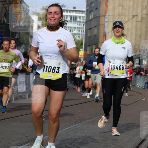 05.10.2025 - 20. swb-Marathon Bremen Strokosch-Dieckow http://msf.ph/oto/9249379 05.10.2025 11:00:18 Ziel 9495, 10067, 10406, 10492, 10504, 10794, 10985, 11063, 11263, 11424, 11699 meine-sportfotos.de