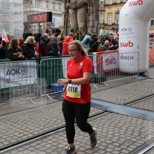 05.10.2025 - 20. swb-Marathon Bremen Yannick Fuchs http://msf.ph/oto/9249386 05.10.2025 11:13:09 Ziel 10041, 11118, 11494 meine-sportfotos.de