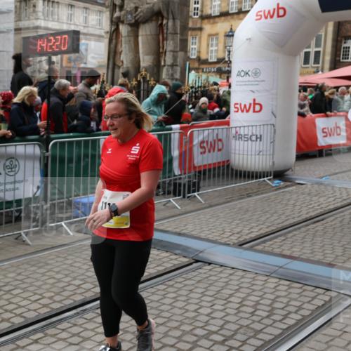 05.10.2025 - 20. swb-Marathon Bremen Yannick Fuchs http://msf.ph/oto/9249395 05.10.2025 11:13:09 Ziel 10041, 11118, 11494 meine-sportfotos.de