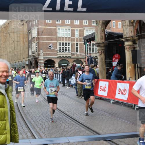 05.10.2025 - 20. swb-Marathon Bremen Yannick Fuchs http://msf.ph/oto/9249397 05.10.2025 10:53:16 Ziel 9449, 9650, 9703, 9834, 10128, 10242, 10349, 10460, 10466, 10539, 11259, 11300, 11398, 11411 meine-sportfotos.de