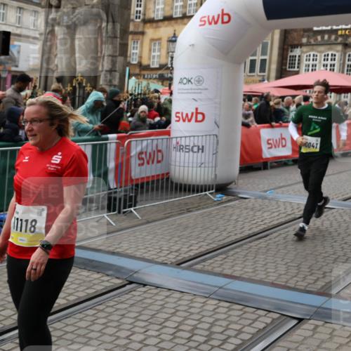 05.10.2025 - 20. swb-Marathon Bremen Yannick Fuchs http://msf.ph/oto/9249403 05.10.2025 11:13:09 Ziel 10041, 11118, 11494 meine-sportfotos.de