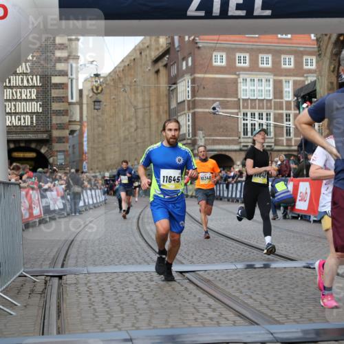 05.10.2025 - 20. swb-Marathon Bremen Yannick Fuchs http://msf.ph/oto/9249409 05.10.2025 10:44:18 Ziel 9614, 9919, 10044, 10348, 10351, 10649, 11316, 11503, 11645, 11648 meine-sportfotos.de