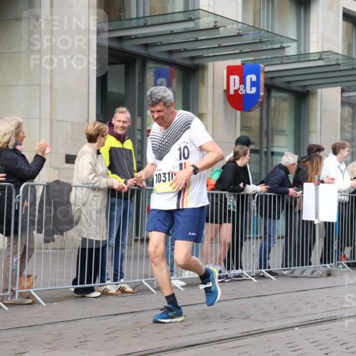 05.10.2025 - 20. swb-Marathon Bremen Strokosch-Dieckow http://msf.ph/oto/9249412 05.10.2025 10:53:19 Ziel 9238, 9461, 9464, 9494, 9569, 9934, 9957, 10020, 10310, 10369, 10416, 10468, 10642, 10655, 10696, 10906, 10925, 10934, 10966, 11046, 11141, 11246, 11383, 11445, 11545, 11716, 9238, 9461, 9464, 9494, 9569, 9934, 9957, 10020, 10310, 10369, 10416, 10468, 10642, 10655, 10696, 10906, 10925, 10934, 10966, 11046, 11141, 11246, 11383, 11445 meine-sportfotos.de