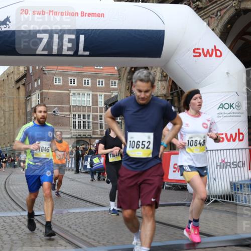 05.10.2025 - 20. swb-Marathon Bremen Yannick Fuchs http://msf.ph/oto/9249426 05.10.2025 10:44:18 Ziel 9614, 9919, 10044, 10348, 10351, 10649, 11316, 11503, 11645, 11648 meine-sportfotos.de