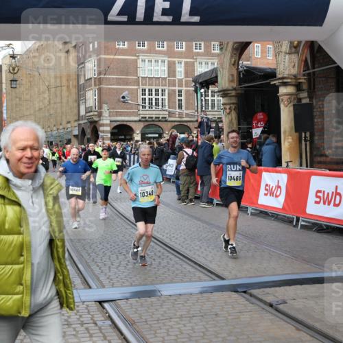 05.10.2025 - 20. swb-Marathon Bremen Yannick Fuchs http://msf.ph/oto/9249433 05.10.2025 10:53:17 Ziel 9449, 9650, 9703, 9834, 10128, 10242, 10349, 10460, 10466, 10539, 10958, 11259, 11300, 11377, 11411, 11512 meine-sportfotos.de