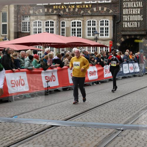 05.10.2025 - 20. swb-Marathon Bremen Yannick Fuchs http://msf.ph/oto/9249435 05.10.2025 11:13:10 Ziel 10041, 11118, 11170, 11494 meine-sportfotos.de