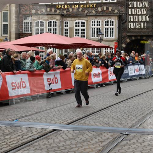 05.10.2025 - 20. swb-Marathon Bremen Yannick Fuchs http://msf.ph/oto/9249445 05.10.2025 11:13:10 Ziel 10041, 11118, 11170, 11494 meine-sportfotos.de