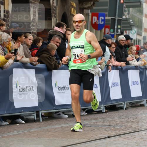 05.10.2025 - 20. swb-Marathon Bremen Strokosch-Dieckow http://msf.ph/oto/9249446 05.10.2025 12:47:33 Ziel 1249, 1688, 6984 meine-sportfotos.de