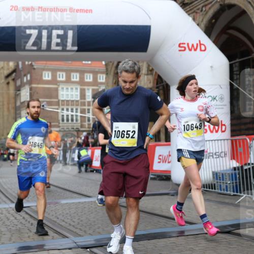 05.10.2025 - 20. swb-Marathon Bremen Yannick Fuchs http://msf.ph/oto/9249450 05.10.2025 10:44:18 Ziel 9614, 9919, 10044, 10348, 10351, 10649, 11316, 11503, 11645, 11648 meine-sportfotos.de